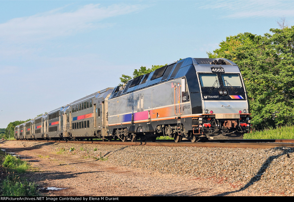 NJT 4552 on train 5528